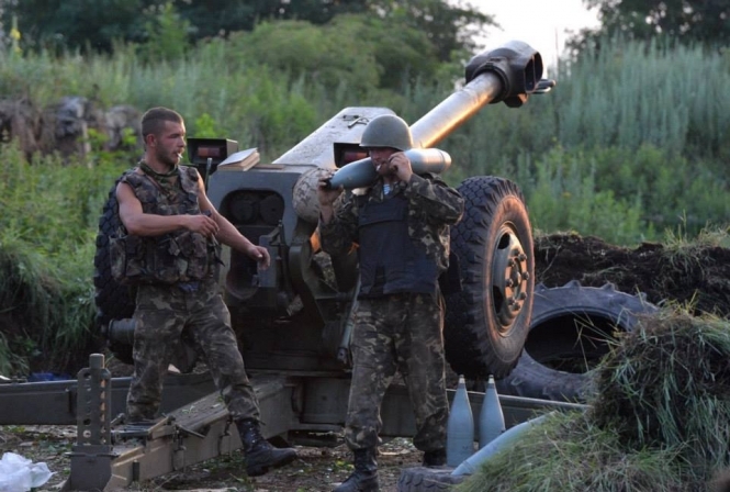 Ночь в АТО: 101 обстрел позиций военных, бой у Новотошковского