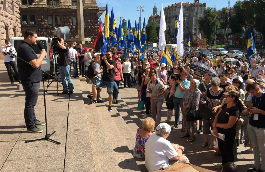 Заблокированный Киевсовет и жесткие требования от народа: в столице проходит массовый митинг - кадры