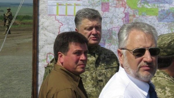 Порошенко ликвидировал прифронтовые военно-гражданские администрации в Донбассе