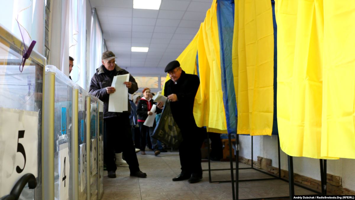 В "ДНР" провели опрос о местных выборах и о том, кого поддержат жители: боевики в ступоре от результатов