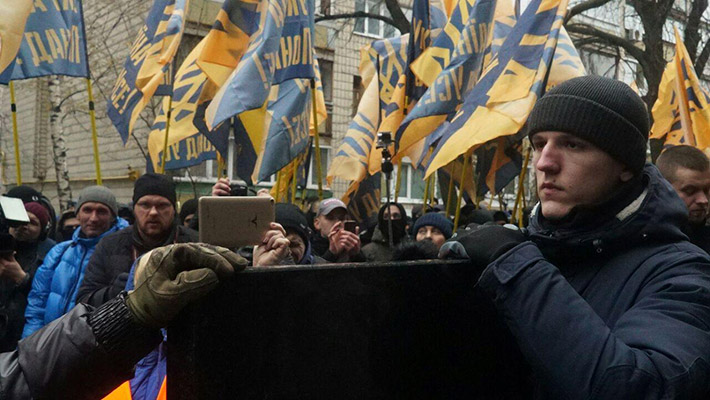 "Азов" призывает к ответу: бойцы АТО устроили сразу две акции протеста в Киеве
