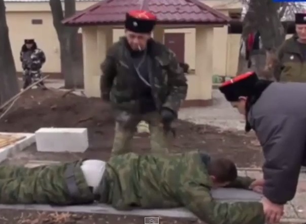 Казачьи законы в ДНР: за пьянство и драки виновных наказывают плетьми и палками