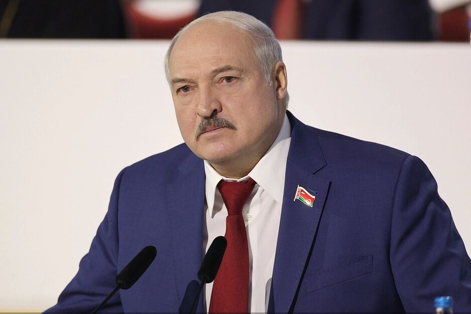Лукашенко призвал выбросить айфоны и перейти на кнопочные аналоги: "Если умные люди"