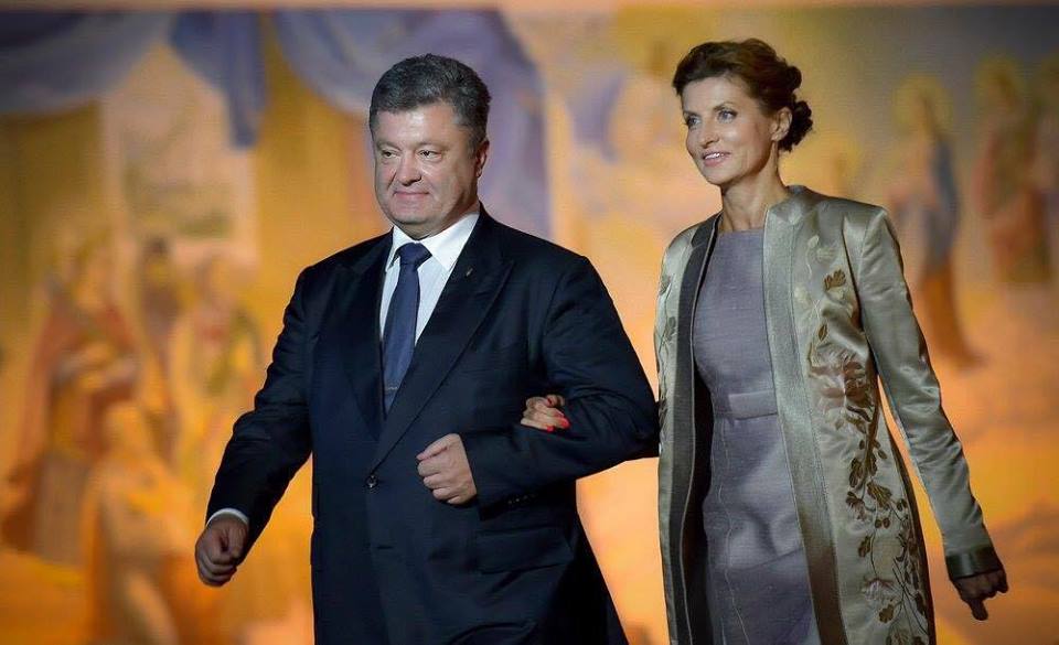 "С тобой всегда спокойно. Для меня огромное счастье иметь возможность идти рядом", - супруга Порошенко трогательно поздравила президента Украины
