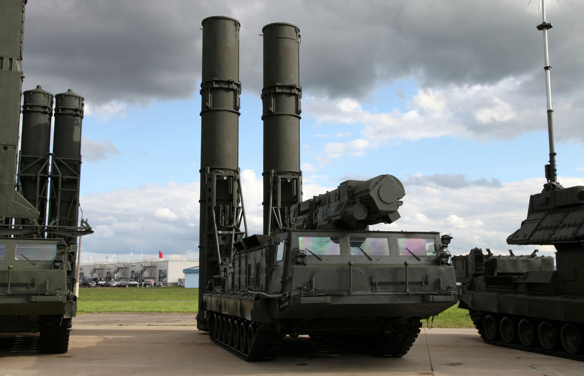 ​В США замечены российские ЗРК "С-300" и танк "Т-72"