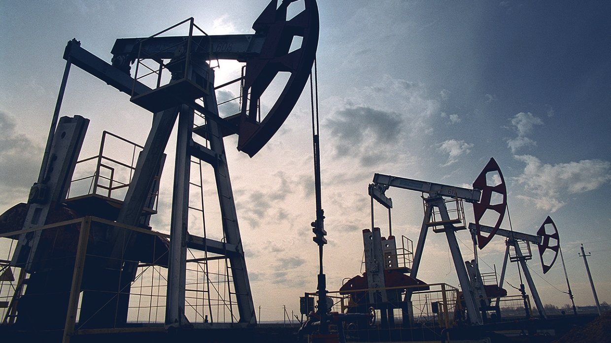 Цена на нефть стремительно рухнула, вслед за ней падает российский рубль – решение ОПЕК не помогло