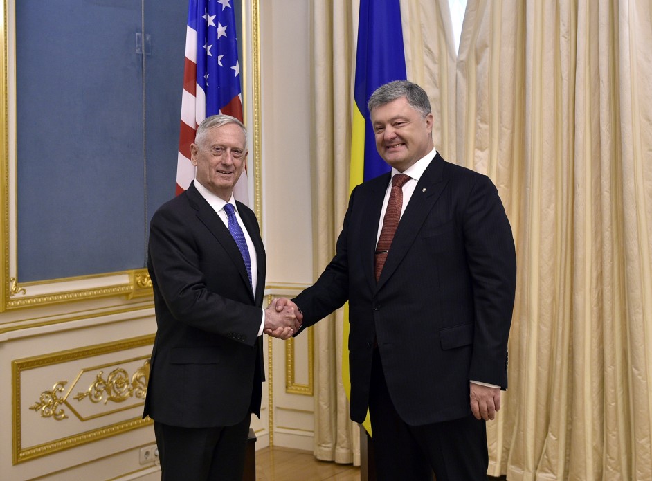 США и Украина будут стоять до конца, чтобы вернуть Киеву Крым и Донбасс: полное видео брифинга Порошенко и Мэттиса – кадры
