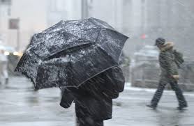 Резкое падение температуры, мокрый снег и шквальный ветер: атмосферный фронт принесет в Украину сырую и промозглую погоду 