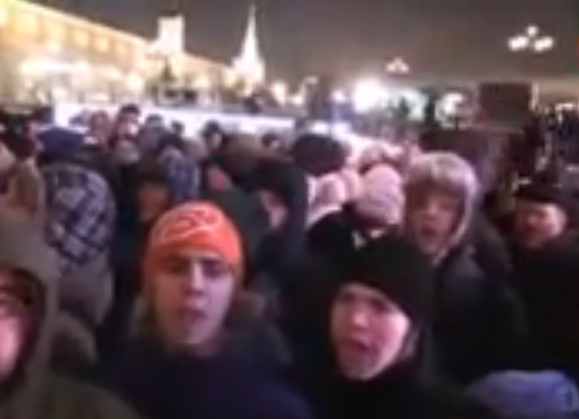 На Манежную площадь в Москве пришли казаки: начались словесные перепалки