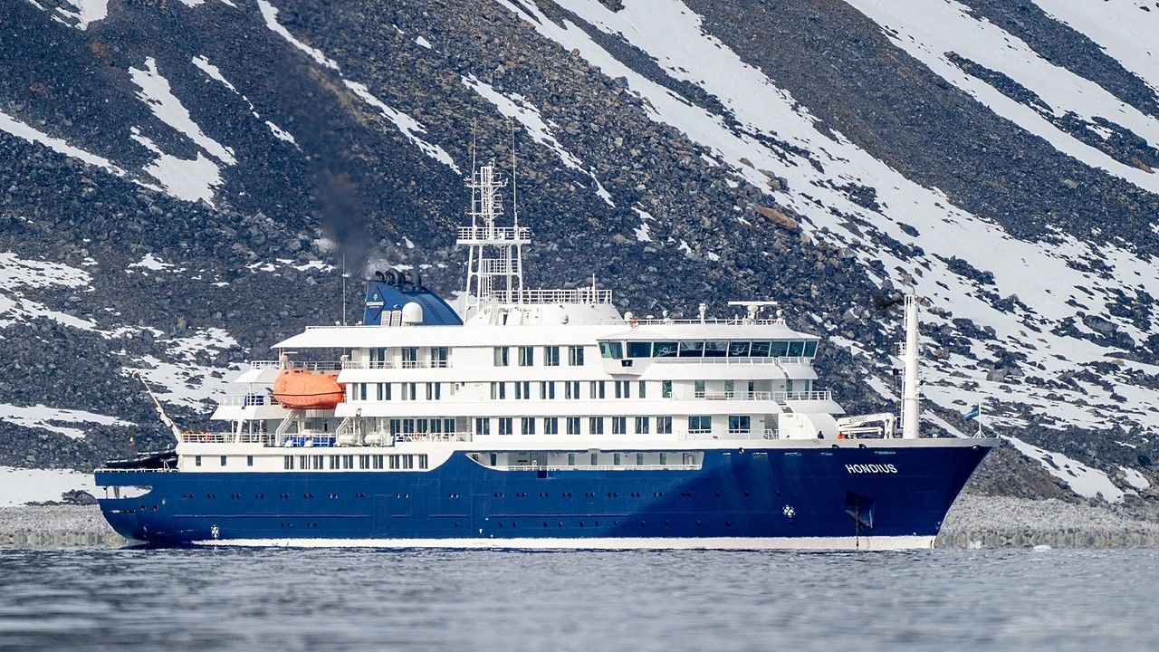 На лайнере MV Hondius находятся украинцы, после вспышки хантавируса одного из них эвакуируют – МИД