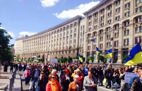 В Киеве по Крещатику прошло шествие против повышения тарифов ЖКХ