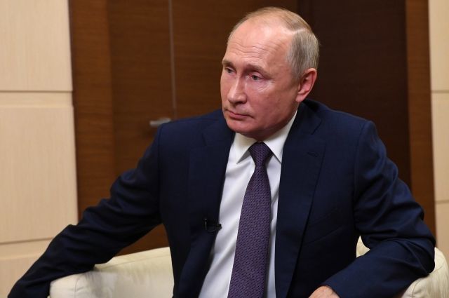 Путин рассказал, как после прививки от коронавируса у него болела рука: "Немножко поламывало"