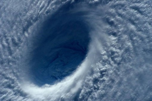 Завтра тайфун "Майсак" обрушится на Филиппины