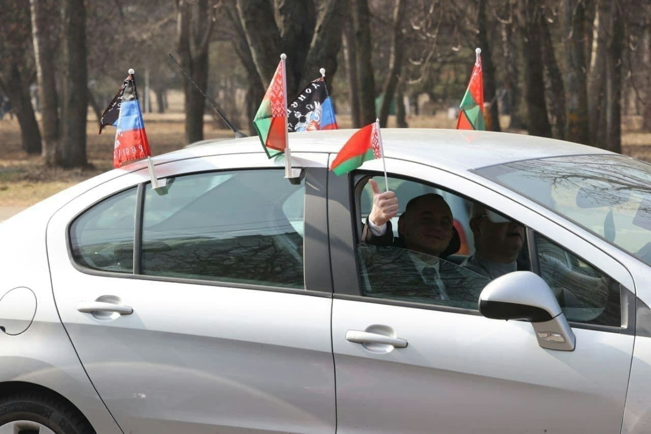 В Беларуси за Лукашенко на митинг вышли сторонники "ДНР" и "ЛНР"