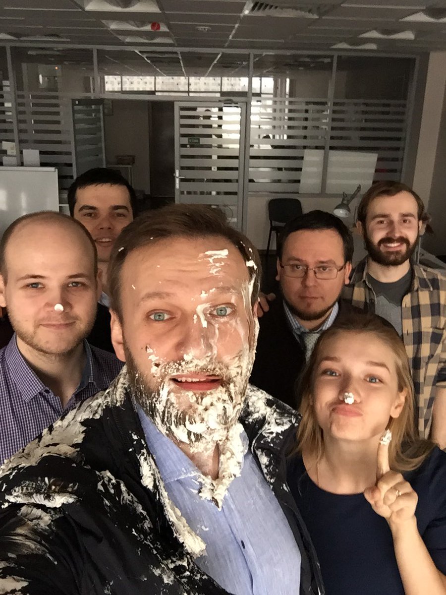 В Москве неизвестные напали на оппозиционера Алексея Навального