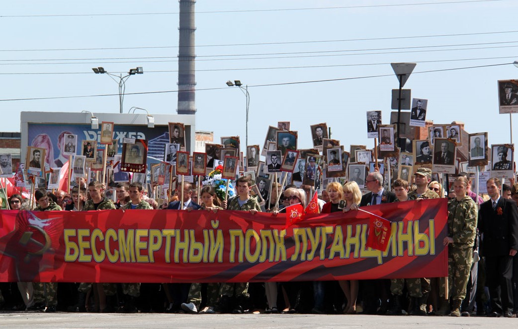 "Победобесие в ЛНР": фото липовых ветеранов для "Бессмертного полка" завезли из РФ - 30 руб. за штуку