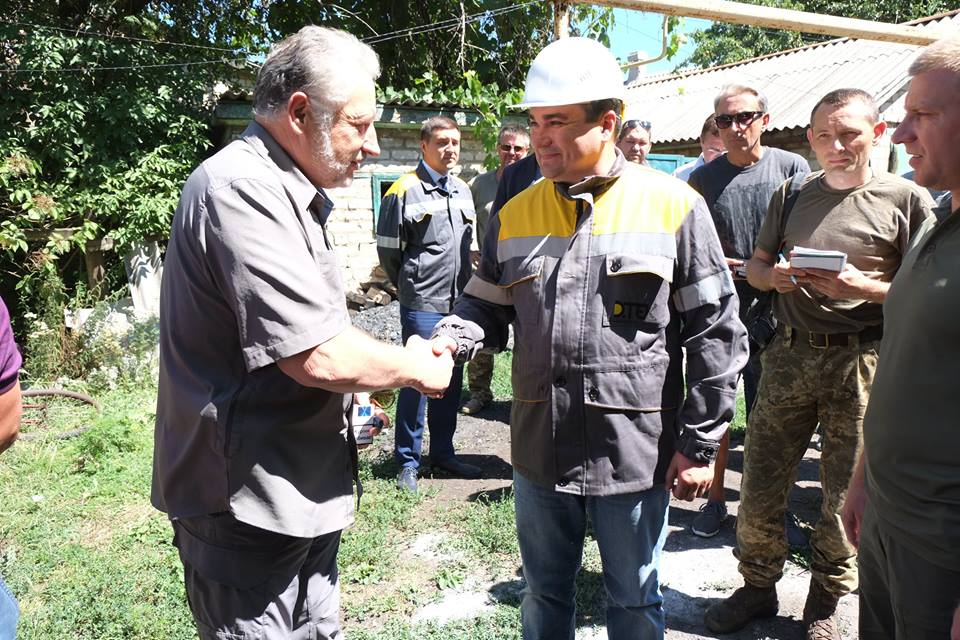 Донбасские села Жованка, Бахмутка и Пески ожили: после года жизни без света прифронтовые поселки подключились к электроэнергии - кадры