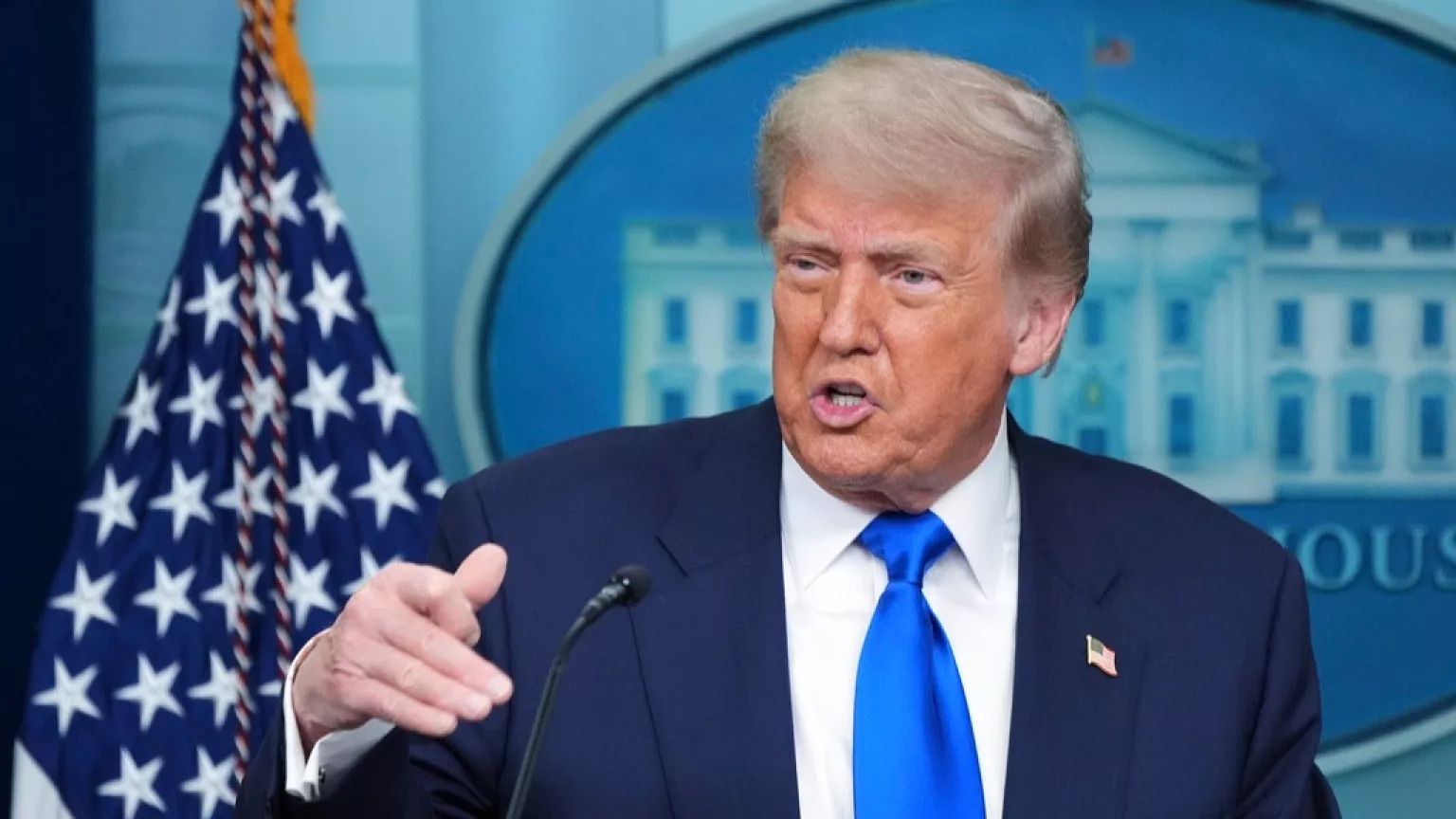 Трамп продолжает помогать Путину: снял часть санкций с банков, предприятий и даже экспортера вооружений