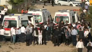 В Анталье у торгово-промышленной палаты террорист взорвал бомбу - машины скорой помощи увозят десятки раненых, на месте паника (кадры)