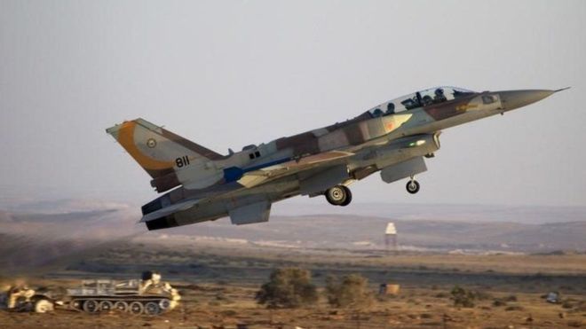 В Сирии вспыхнул новый конфликт: местные ПВО открыли шквальный огонь по ВВС Израиля, уничтожив истребитель