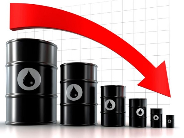 В Кремле вновь занервничали: из-за неожиданного роста товарных запасов топлива в США нефть дешевеет уже третий день подряд 