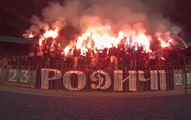 В центре Киева футбольные фанаты устроили грандиозную драку: в Сети появились шокирующие видеокадры массового побоища