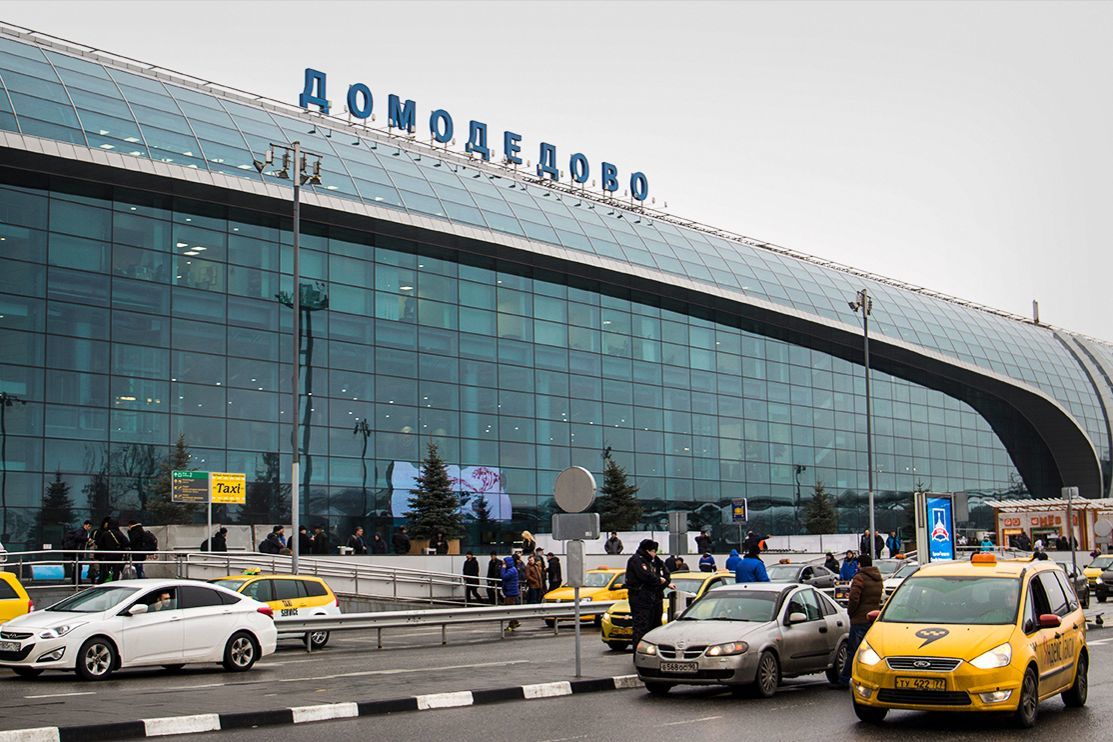 "Вони чьо? Уже третій", – вночі БПЛА атакували аеропорт Домодєдово у Москві, почалася пожежа