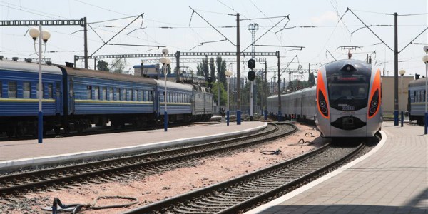 Cрочная эвакуация пассажиров поезда Киев - Днепропетровск: заложенная бомба может рвануть в любой момент