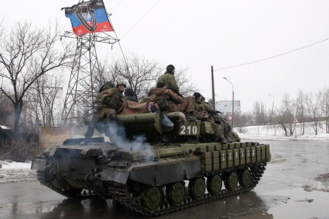 По ВСУ на Луганском направлении пророссийские террористы открыли огонь из танков: боевики предприняли несколько попыток наступления на силы АТО