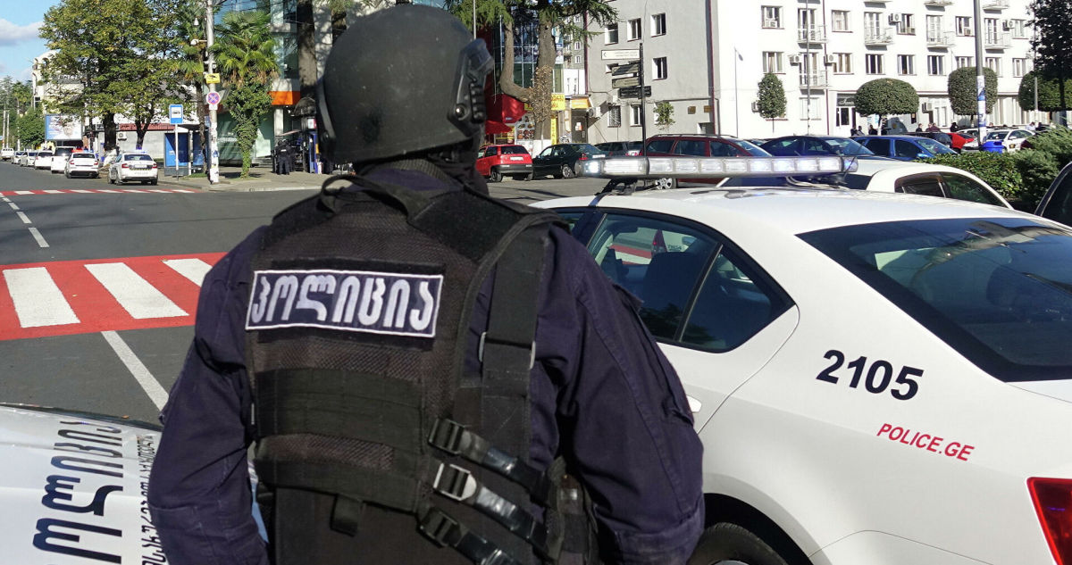 В Тбилиси неизвестные с оружием захватили филиал банка Грузии: в руках у преступников заложники