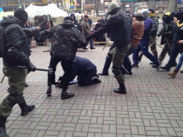 В Киеве избили правоохранителя. Милиционер находится в больнице