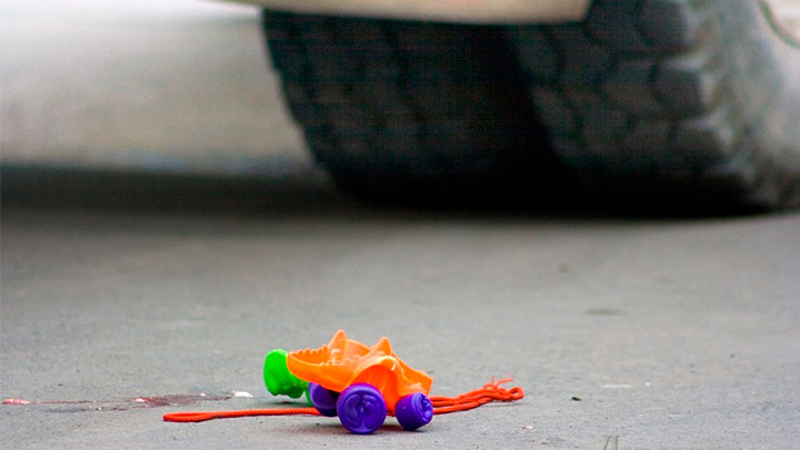 Шокирующее ДТП в Житомире: Peugeot влетело в остановку насмерть задавив 8-летнего ребенка