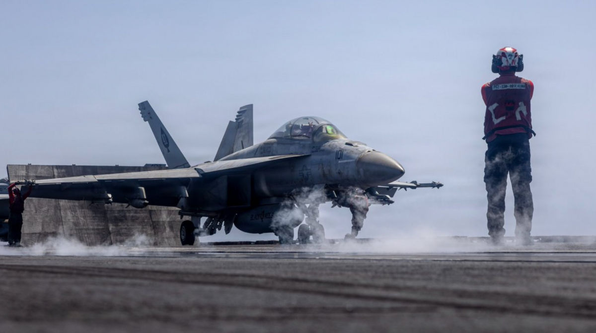 Авиация США нанесла удар ракетой Hellfire по кораблю, пытавшемуся прорваться в Иран
