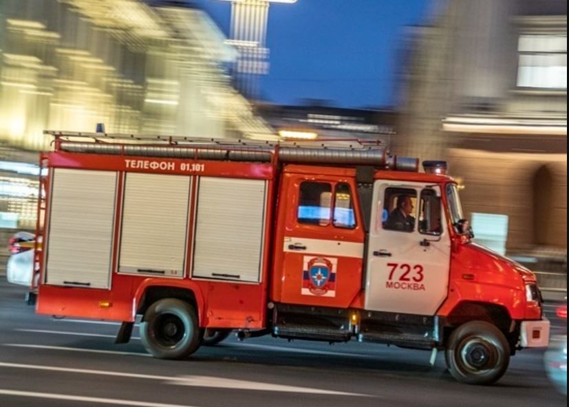 Москва в огне: полыхают машины, емкости с топливом, гремят взрывы
