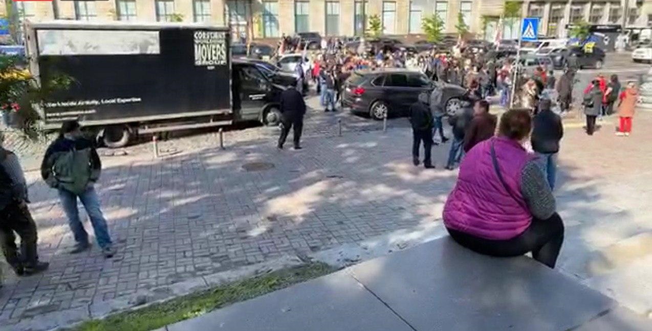 Протесты под Кабмином в Киеве: люди перекрыли дорогу, в центр стянули полицию - онлайн-трансляция
