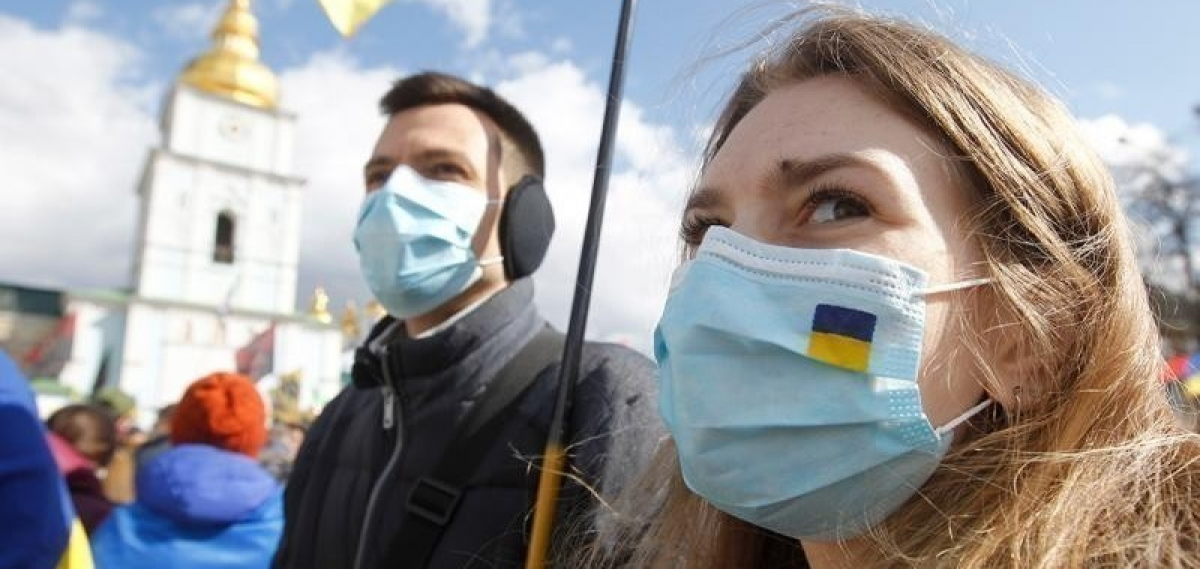 Около 90% украинцев выходили из дома во время карантина - опрос КМИС 