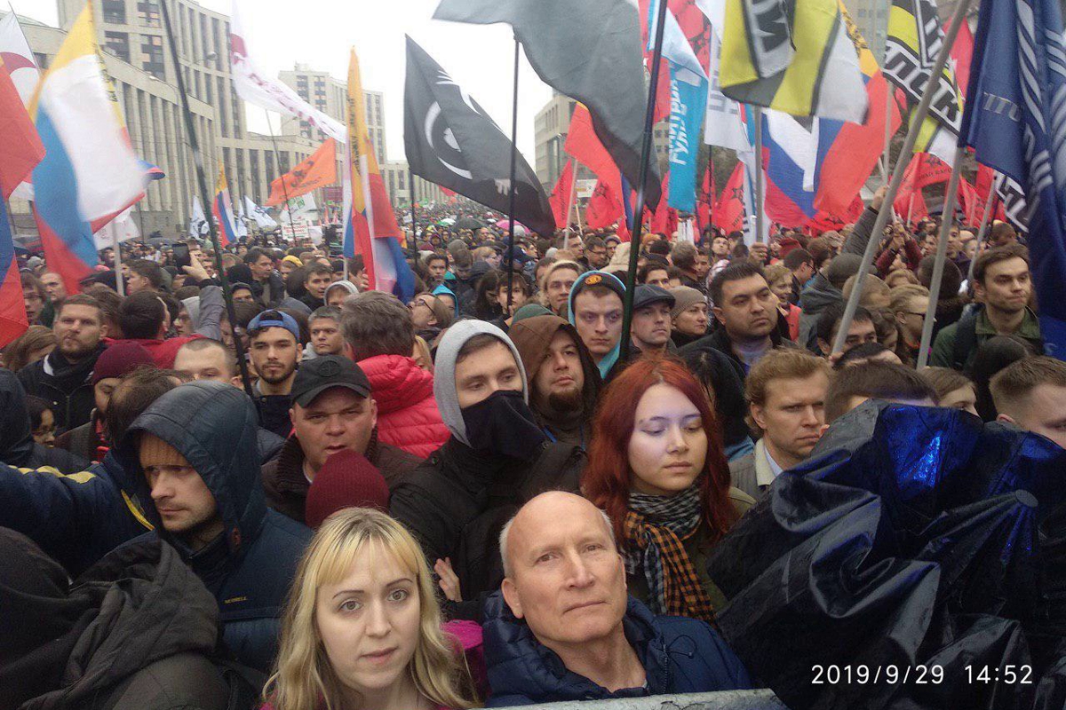 Москва восстала: десятки тысяч россиян вышли на Сахарова и скандируют Кремлю: "Отпускай!"