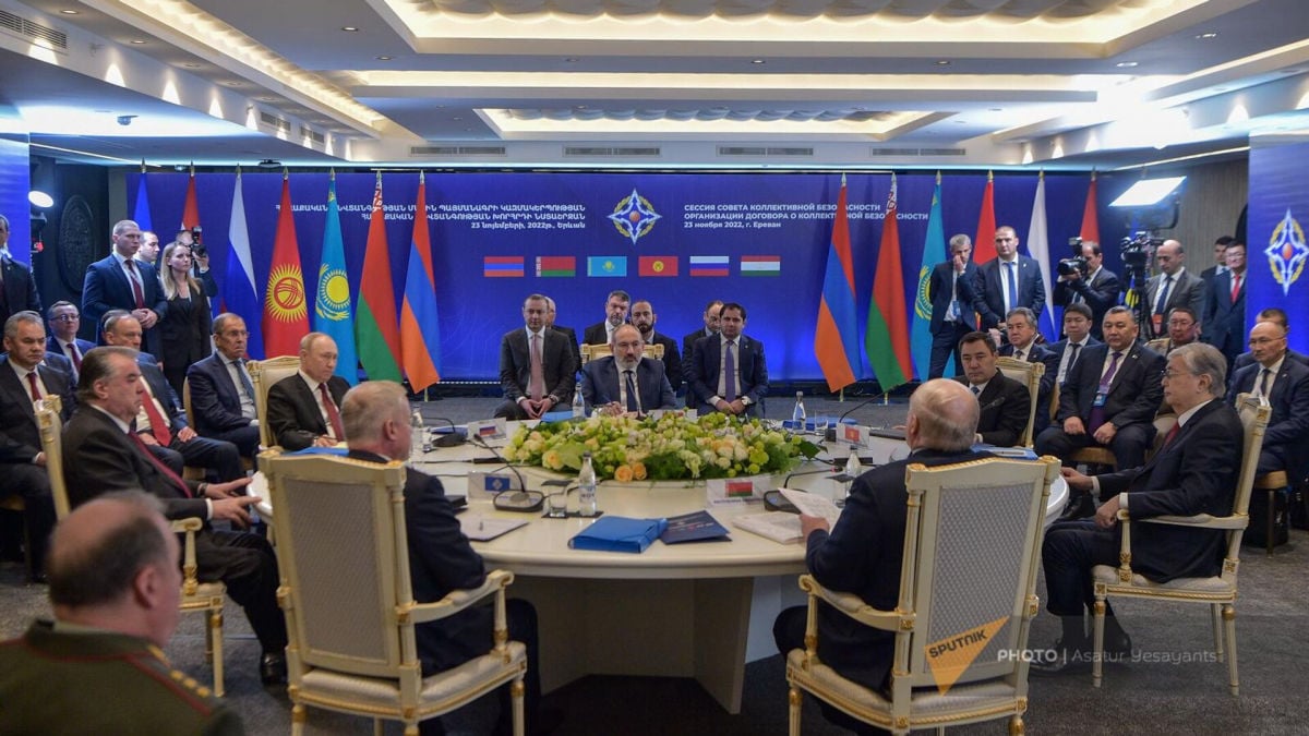 ​Пашинян показал свое неуважение к Путину и Лукашенко: опубликованы кадры закрытия заседания ОДКБ