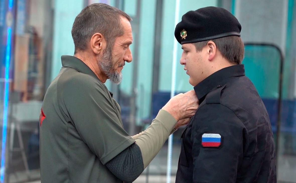 "За ратный труд": в РФ продолжается "шапито" с вручением орденов и медалей 15-летнему сыну Кадырова