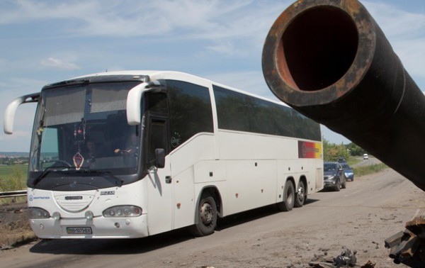 Автобус из Мариуполя в Ростов "завернули" под Волновахой