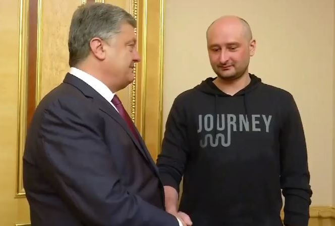 Сердце сжимается: появились кадры встречи Порошенко с Бабченко