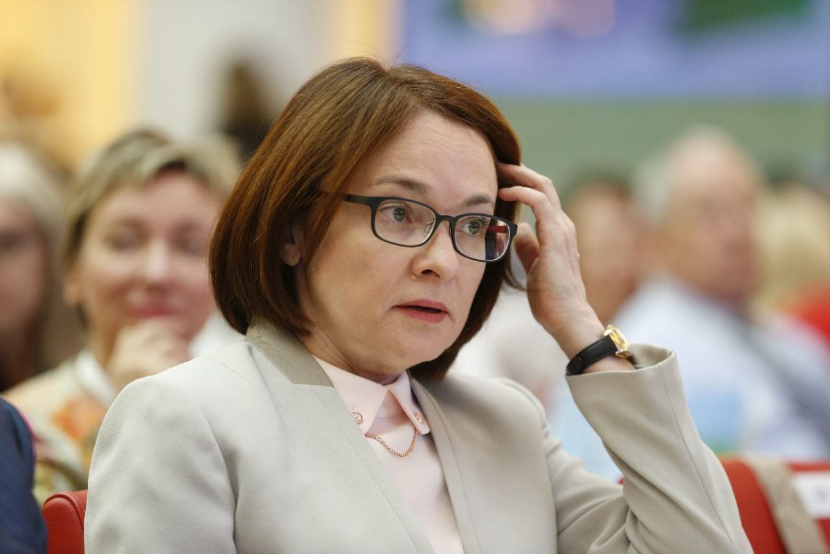 ​"Привет, гиперинфляция": Кремль вынудил ЦБ снизить ставку, но риски для экономики растут