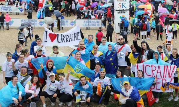В Риме на марафоне украинцы выступили с лозунгом "FreeSavchenko"