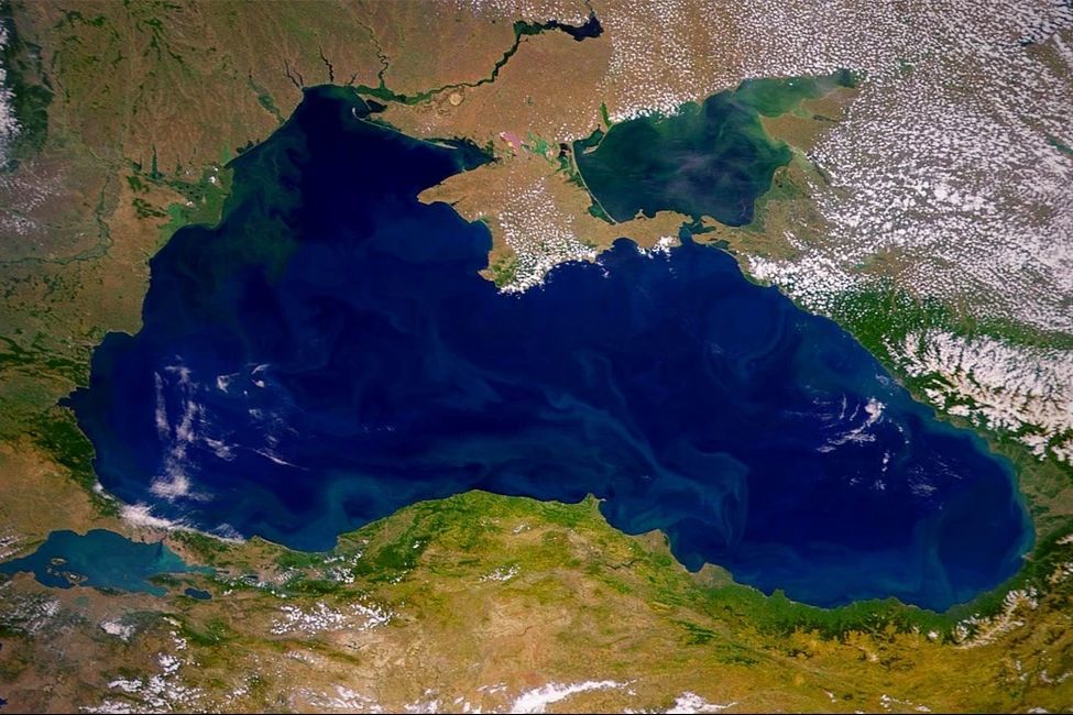 Маршрут через Новороссийск всё: как Украина парализует морскую торговлю России