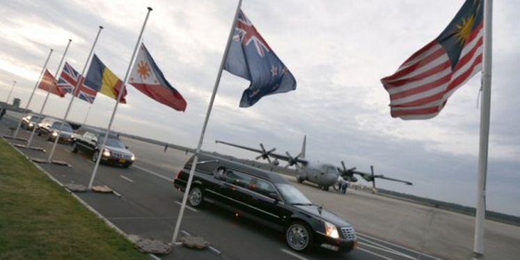 Из Харькова в Нидерланды прибыл самолет с останками малайзийского "Боинга-777"
