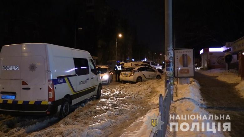 Громкое убийство в Киеве: 24-летний мужчина зарубил топором женщин и выбросился из окна – фото и подробности