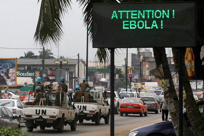 Япония выделила $100 млн для борьбы с вирусом Эбола