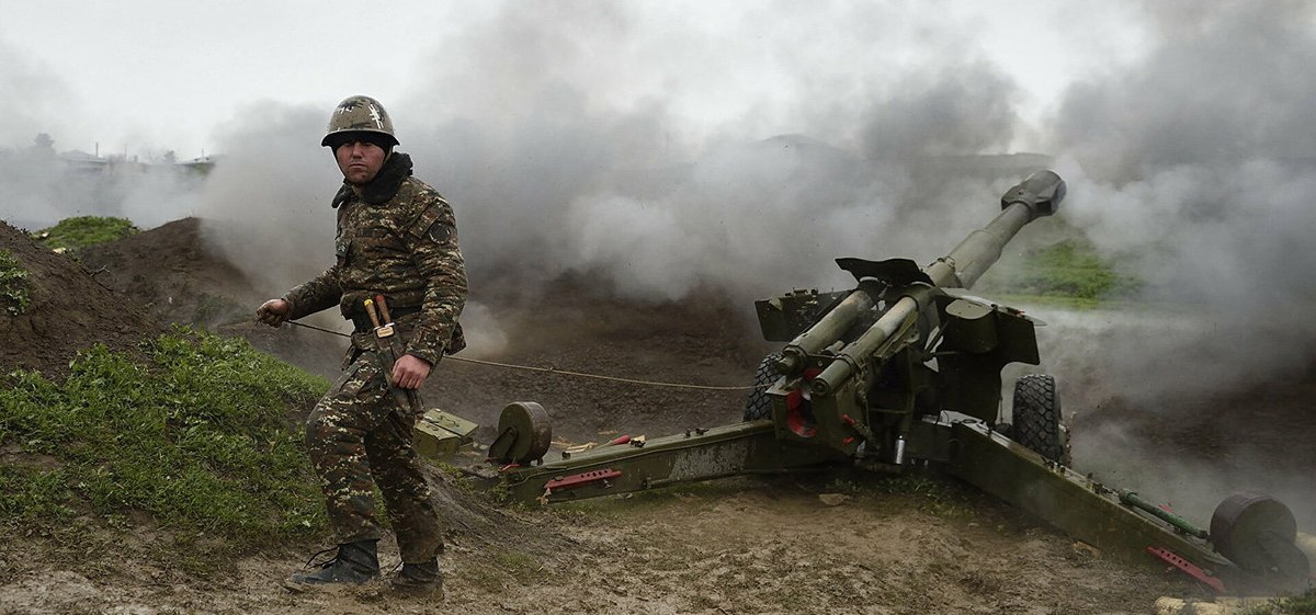 Конфликт в Нагорном Карабахе: Армения сообщает о 4 подбитых танках Азербайджана