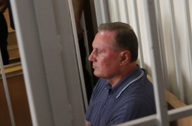 Судебное заседание по экс-нардепу от ПР Александру Ефремову подозрительно затягивается из-за "технических" перерывов