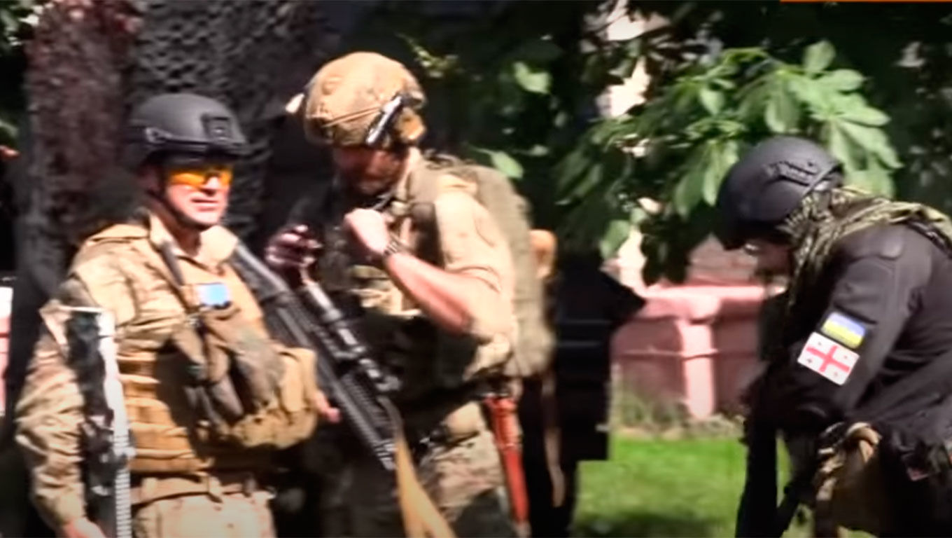 ​"Иностранный легион" поможет ВСУ выбить оккупантов из Северодонецка: опубликованы кадры